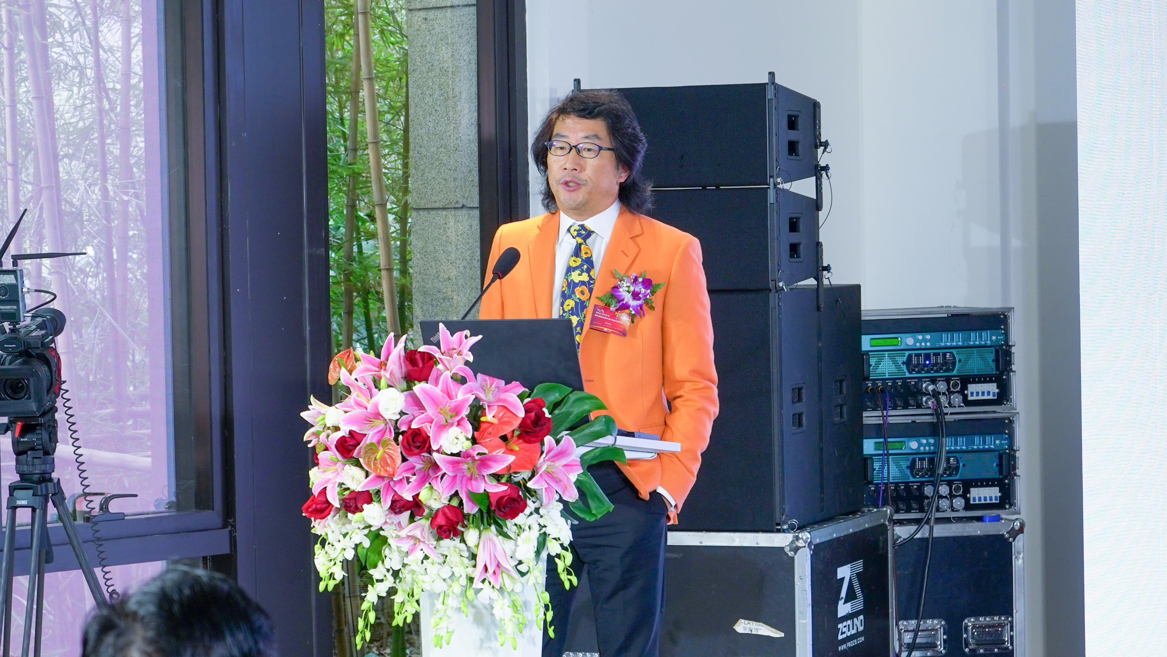 最是一年好时光 接续奋斗启新航 ——问鼎国际国际2020年度年会暨表扬大会炫彩召开