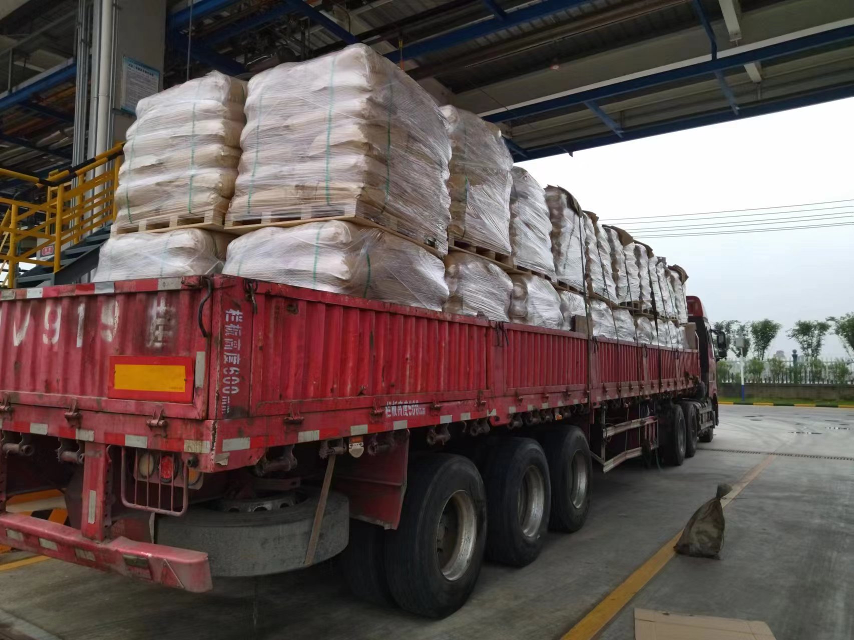 “疫军”围困万千重，，我自岿然不动 —— 记4月疫情下的问鼎国际物流包管